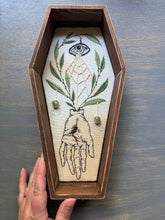 Load image into Gallery viewer, The Gardner's Hand
