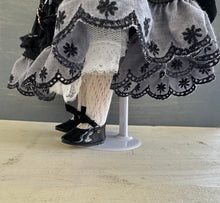 Load image into Gallery viewer, Miss Crow