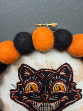 Load image into Gallery viewer, Small Cat Wreath