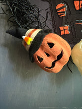 Load image into Gallery viewer, Haunted House Wreath