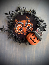 Load image into Gallery viewer, Small Owl Wreath