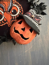 Load image into Gallery viewer, Small Owl Wreath