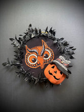 Load image into Gallery viewer, Small Owl Wreath