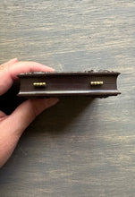 Load image into Gallery viewer, 2- Familiar
