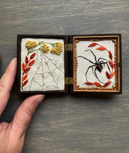 Load image into Gallery viewer, 2- Familiar