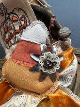Load image into Gallery viewer, 11- The Pumpkin Hat