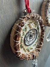 Load image into Gallery viewer, Emblem No. 9 Small Wreath