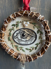 Load image into Gallery viewer, Emblem No. 9 Small Wreath