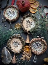 Load image into Gallery viewer, Emblem No. 9 Small Wreath