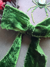 Load image into Gallery viewer, Festive Spider Wreath