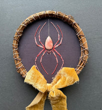 Load image into Gallery viewer, Frsoty Pink Spider Wreath