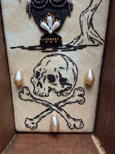 Load image into Gallery viewer, Emblem No. 7