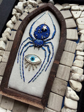 Load image into Gallery viewer, Window- Spider Seer